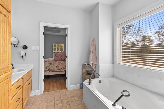 162 Acorn Hill Drive, Huntsville, TX 77320