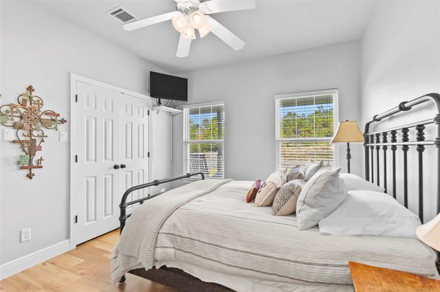 162 Acorn Hill Drive, Huntsville, TX 77320