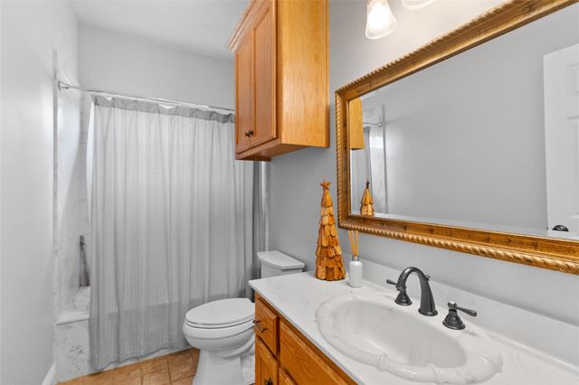 162 Acorn Hill Drive, Huntsville, TX 77320