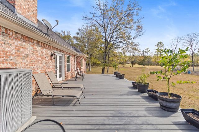 162 Acorn Hill Drive, Huntsville, TX 77320