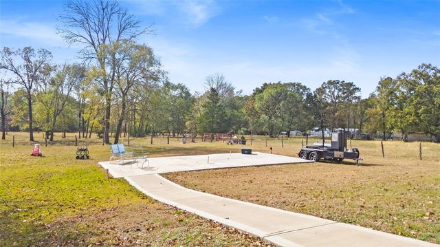 162 Acorn Hill Drive, Huntsville, TX 77320