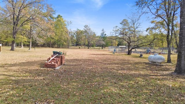 162 Acorn Hill Drive, Huntsville, TX 77320