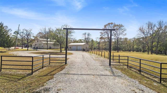 162 Acorn Hill Drive, Huntsville, TX 77320