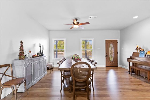 162 Acorn Hill Drive, Huntsville, TX 77320