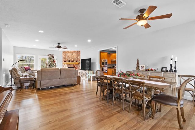 162 Acorn Hill Drive, Huntsville, TX 77320