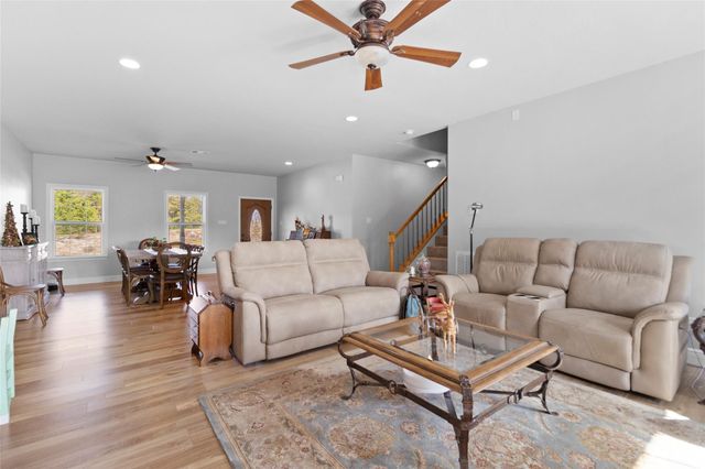 162 Acorn Hill Drive, Huntsville, TX 77320