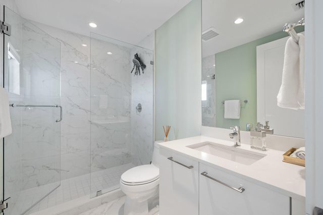 2 WATER CLUB Way 1003, North Palm Beach, FL 33408