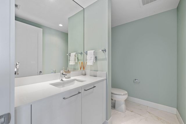 2 WATER CLUB Way 1003, North Palm Beach, FL 33408