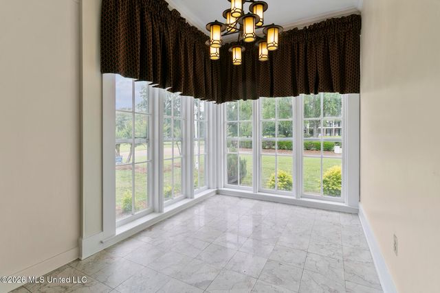 8 12 Oaks Place, Madison, MS 39110