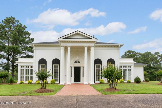 8 12 Oaks Place, Madison, MS 39110