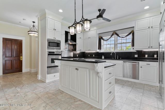 8 12 Oaks Place, Madison, MS 39110