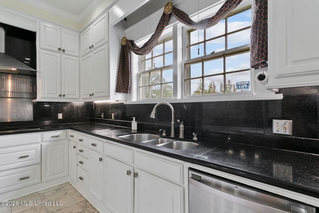 8 12 Oaks Place, Madison, MS 39110