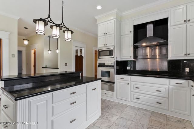 8 12 Oaks Place, Madison, MS 39110