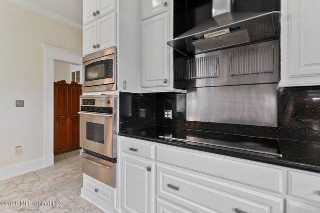 8 12 Oaks Place, Madison, MS 39110