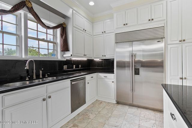 8 12 Oaks Place, Madison, MS 39110