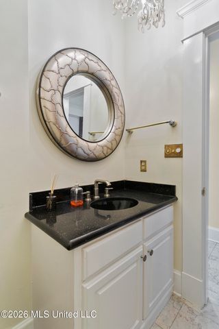 8 12 Oaks Place, Madison, MS 39110