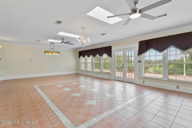 8 12 Oaks Place, Madison, MS 39110