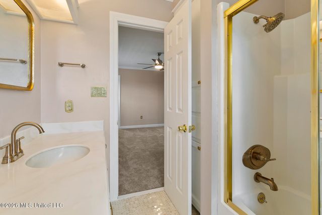 8 12 Oaks Place, Madison, MS 39110