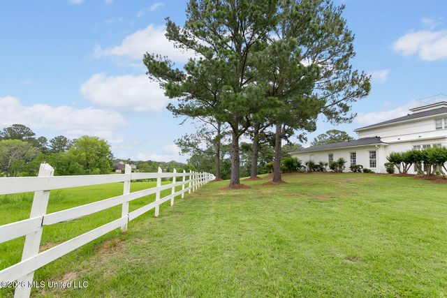 8 12 Oaks Place, Madison, MS 39110