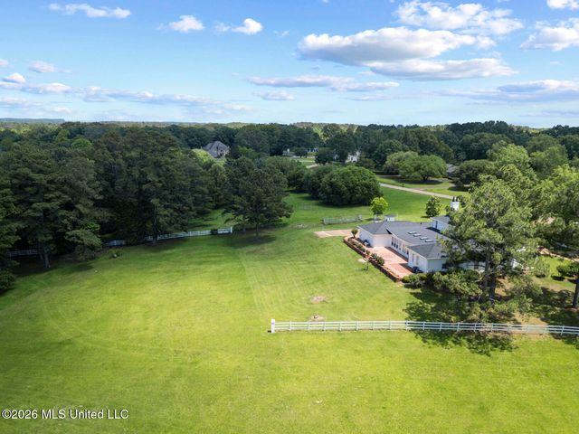 8 12 Oaks Place, Madison, MS 39110