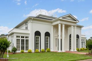 8 12 Oaks Place, Madison, MS 39110