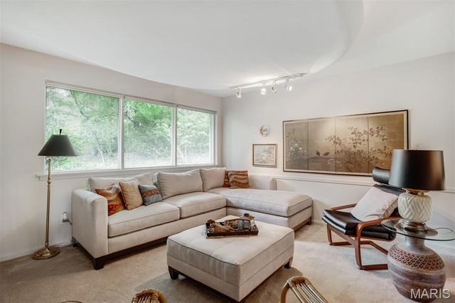 5 Bon Aire Drive, Olivette, MO 63132