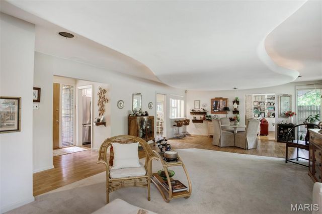 5 Bon Aire Drive, Olivette, MO 63132