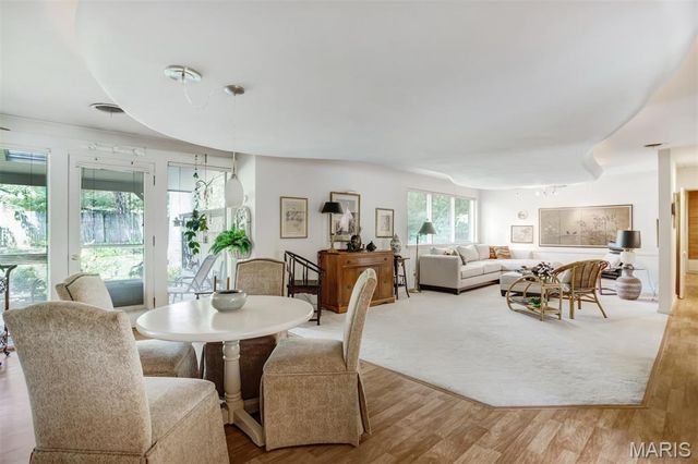5 Bon Aire Drive, Olivette, MO 63132