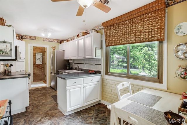 5 Bon Aire Drive, Olivette, MO 63132