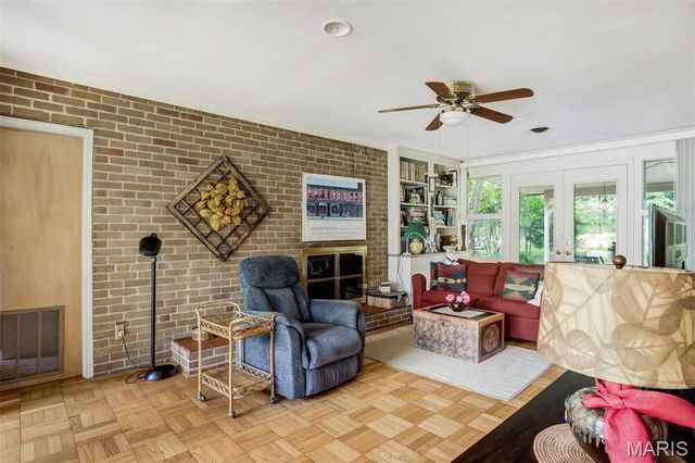 5 Bon Aire Drive, Olivette, MO 63132