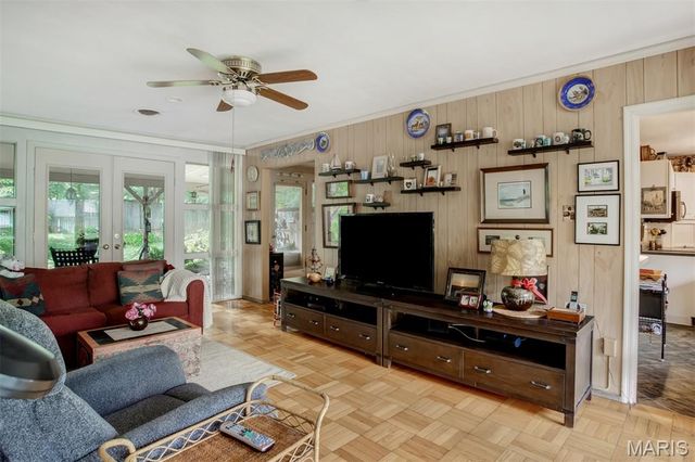 5 Bon Aire Drive, Olivette, MO 63132