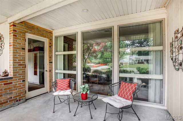 5 Bon Aire Drive, Olivette, MO 63132