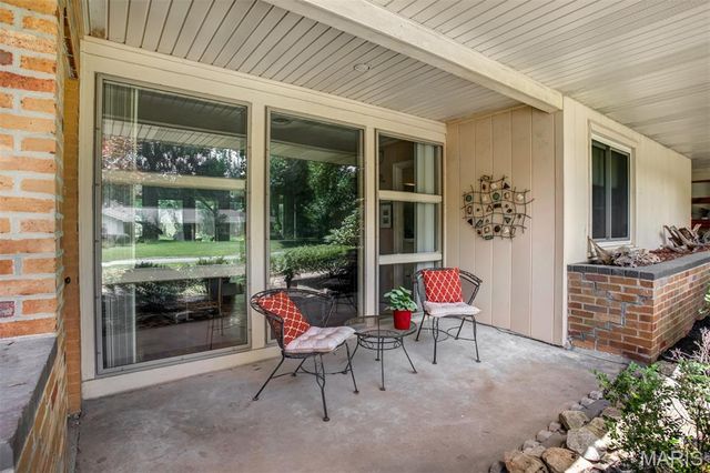 5 Bon Aire Drive, Olivette, MO 63132