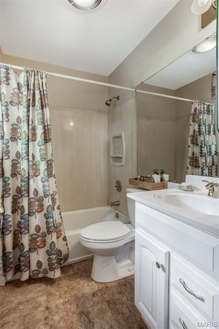 5 Bon Aire Drive, Olivette, MO 63132