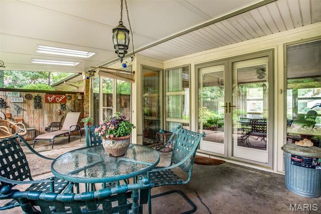 5 Bon Aire Drive, Olivette, MO 63132