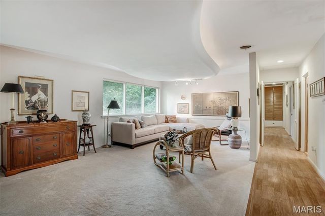 5 Bon Aire Drive, Olivette, MO 63132