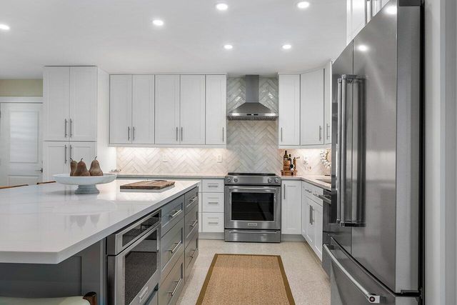 911 SW 27th Terrace, Boynton Beach, FL 33435