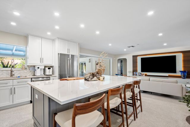 911 SW 27th Terrace, Boynton Beach, FL 33435
