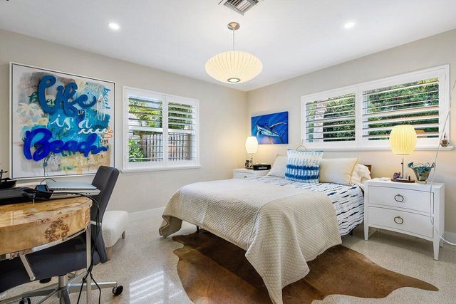 911 SW 27th Terrace, Boynton Beach, FL 33435