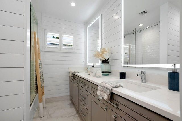 911 SW 27th Terrace, Boynton Beach, FL 33435