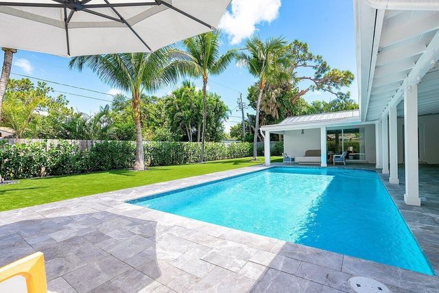 911 SW 27th Terrace, Boynton Beach, FL 33435