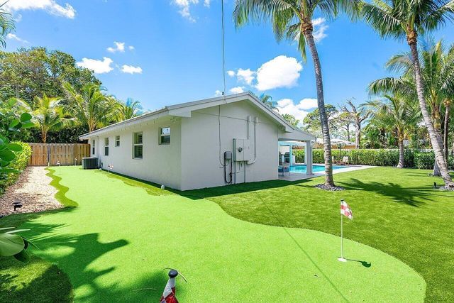 911 SW 27th Terrace, Boynton Beach, FL 33435