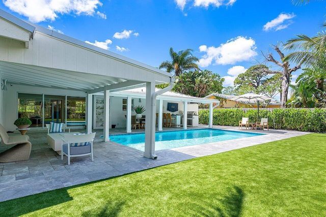 911 SW 27th Terrace, Boynton Beach, FL 33435