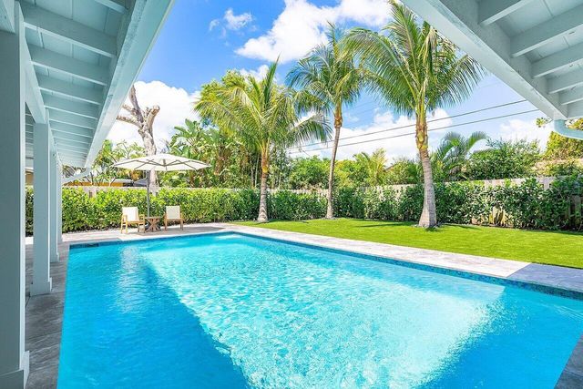 911 SW 27th Terrace, Boynton Beach, FL 33435