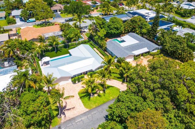 911 SW 27th Terrace, Boynton Beach, FL 33435