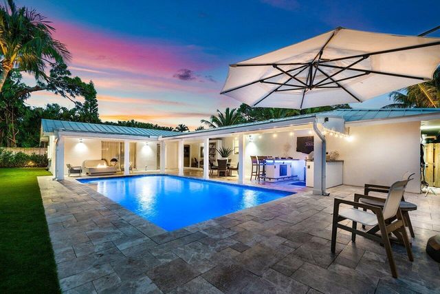 911 SW 27th Terrace, Boynton Beach, FL 33435