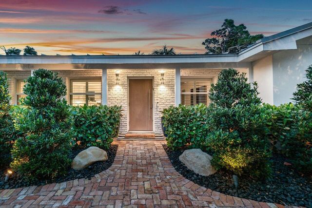 911 SW 27th Terrace, Boynton Beach, FL 33435
