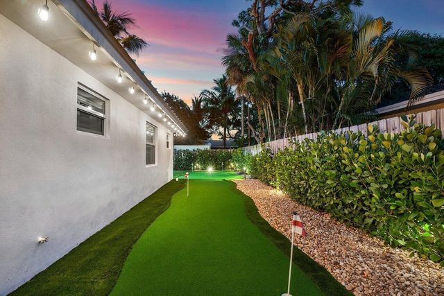 911 SW 27th Terrace, Boynton Beach, FL 33435