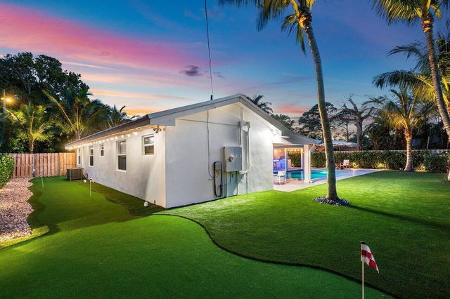 911 SW 27th Terrace, Boynton Beach, FL 33435
