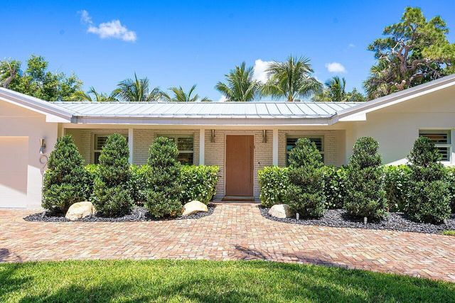 911 SW 27th Terrace, Boynton Beach, FL 33435